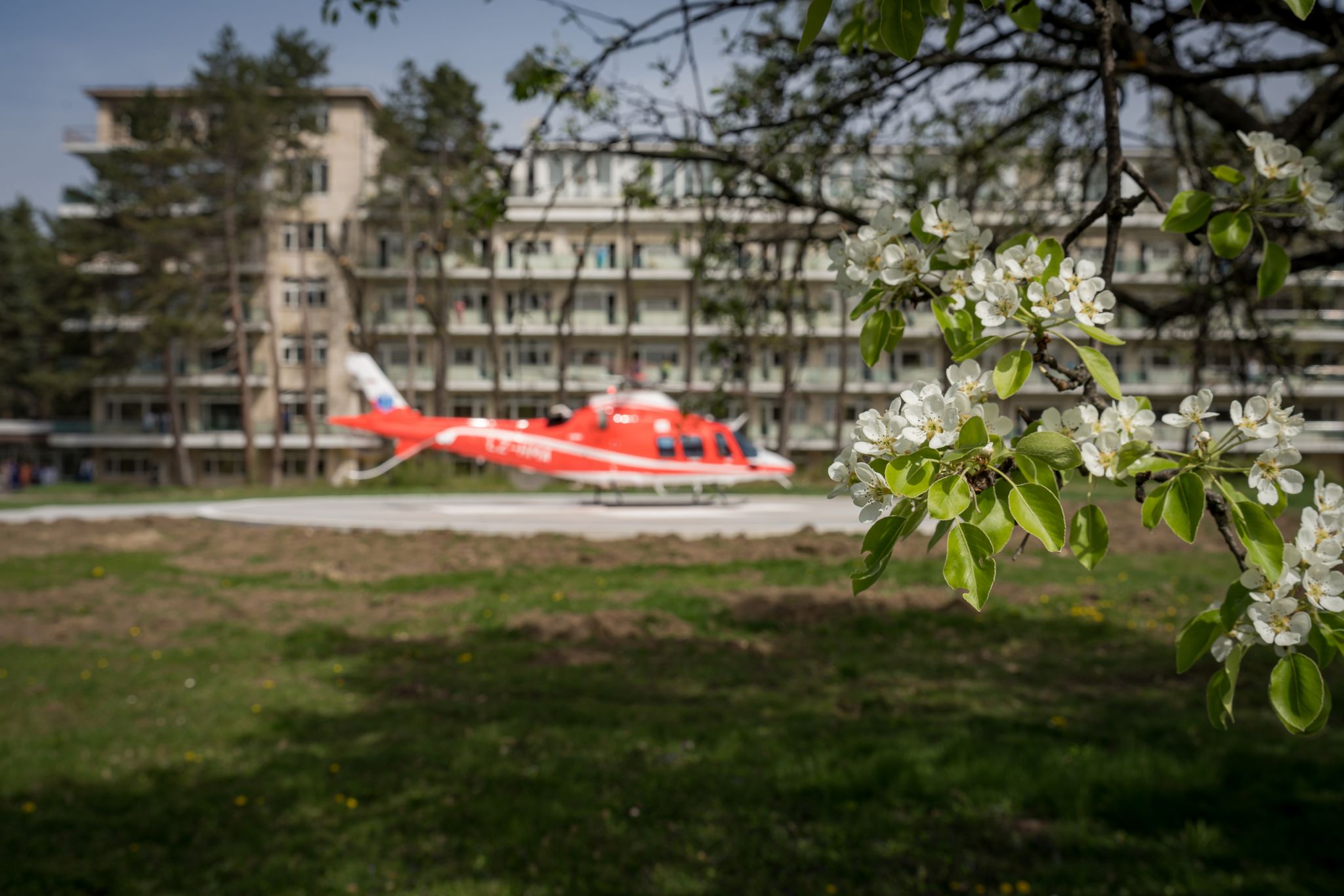 Медицинският хеликоптер на HEMS кацна на летателната площадка на болница „Лозенец“