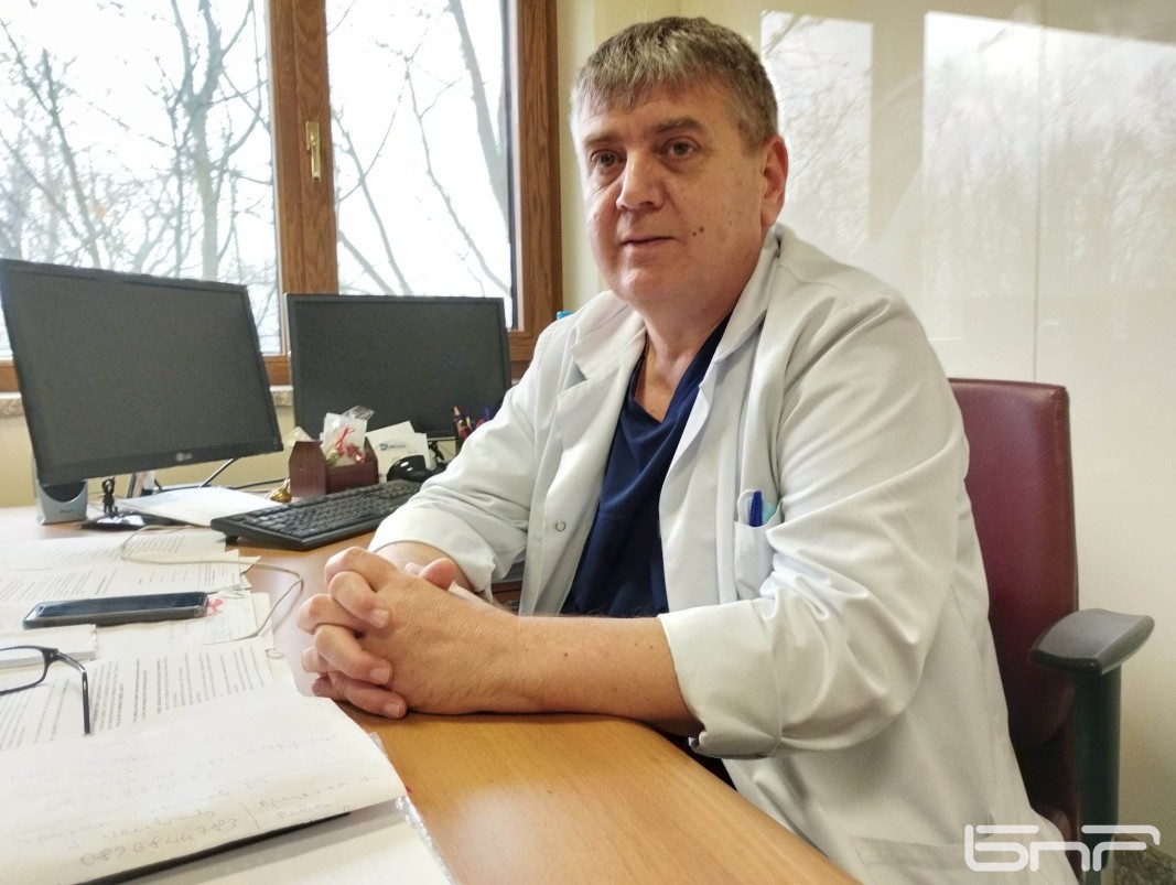 Доц. Олег Чолаков:10 медицински хеликоптера са нужни за 6 бази на системата HEMS