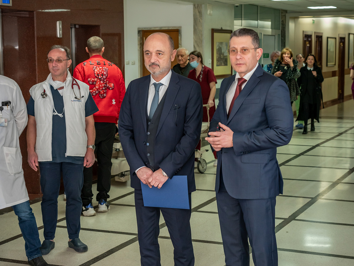 Министърът на здравеопазването д-р Асен Меджидиев връчи Годишните награди на изявените медици в УМБАЛ „Лозенец“
