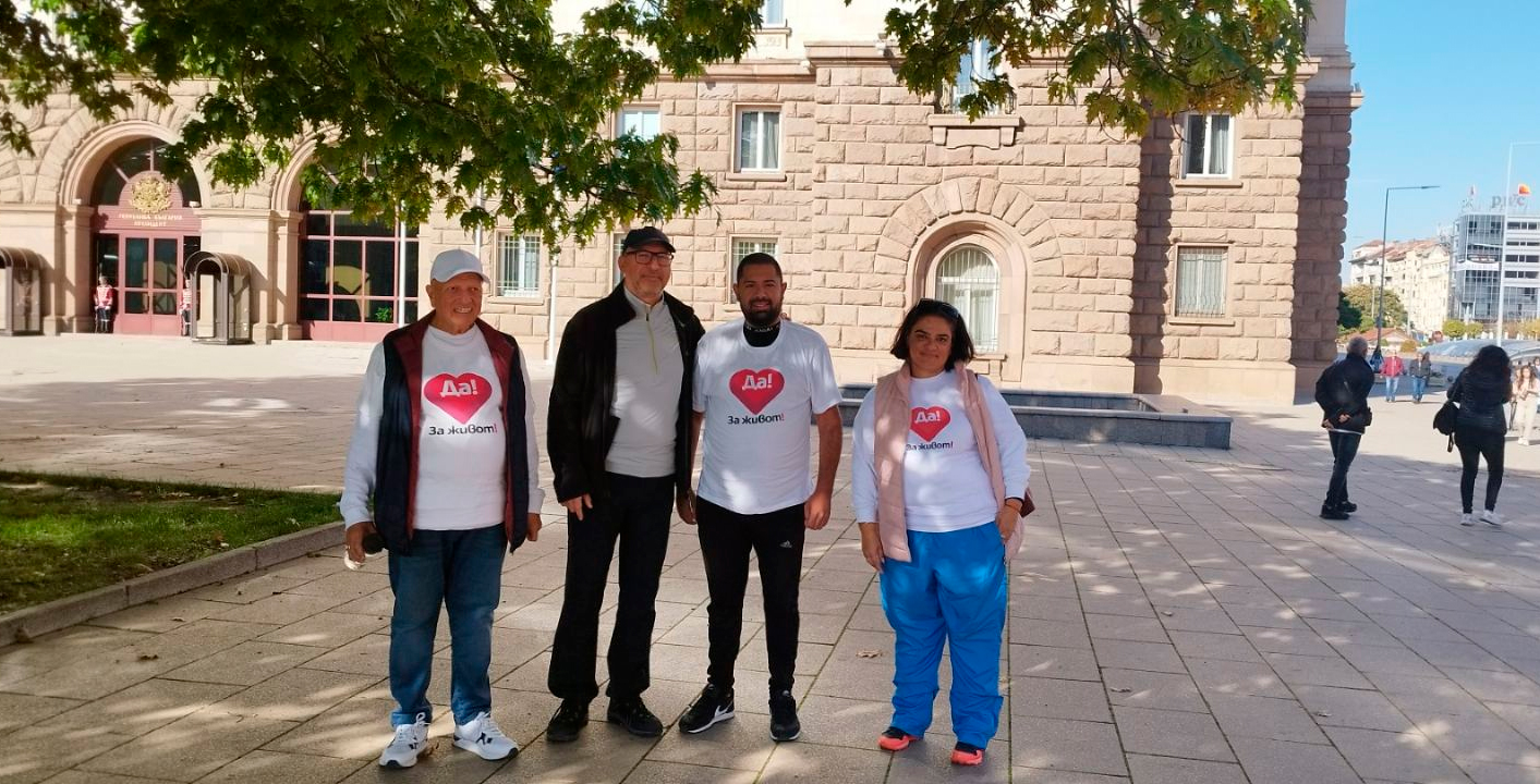 Д-р Огнян Шаламанов - координатор по трансплантационна дейност на УМБАЛ "Лозенец"и трима  трансплантирани в болницата пациенти се включиха в Уиз еър София маратон