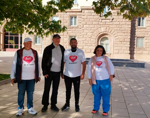 Д-р Огнян Шаламанов - координатор по трансплантационна дейност на УМБАЛ "Лозенец"и трима  трансплантирани в болницата пациенти се включиха в Уиз еър София маратон