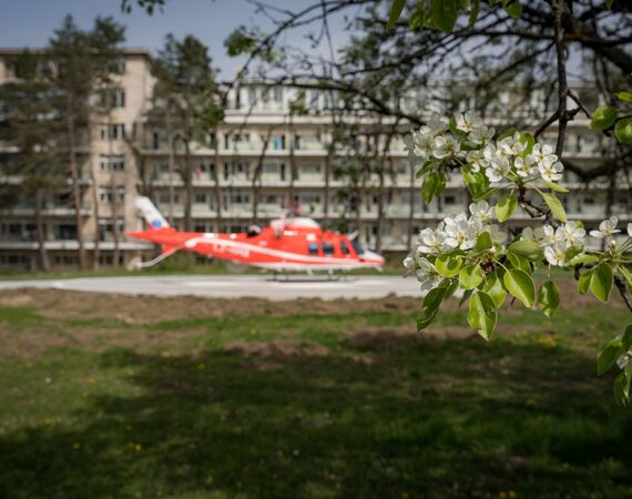 Медицинският хеликоптер на HEMS кацна на летателната площадка на болница „Лозенец“