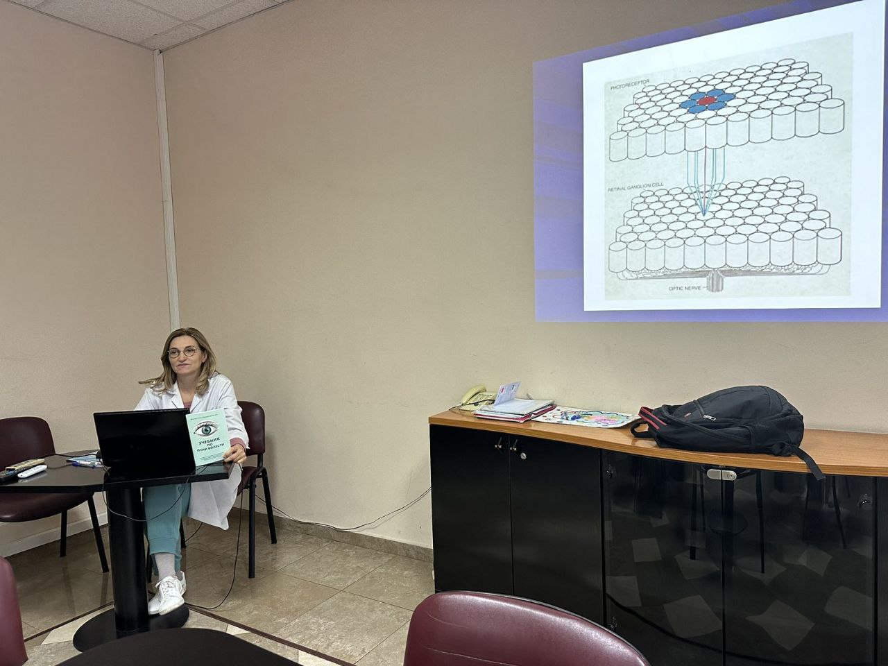 Доц. д-р Елена Мермеклиева дм: Грижим се студентите ни да разполагат с най-новото познание в областта на офталмологията.