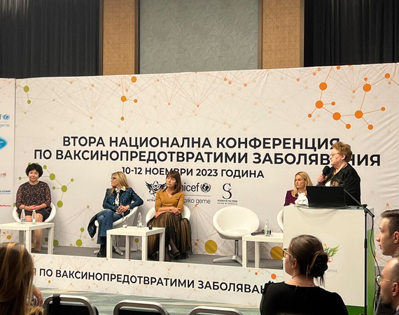 Представители на УМБАЛ „Лозенец“ с презентации във Втората Национална конференция по ваксинопредотвратими заболявания