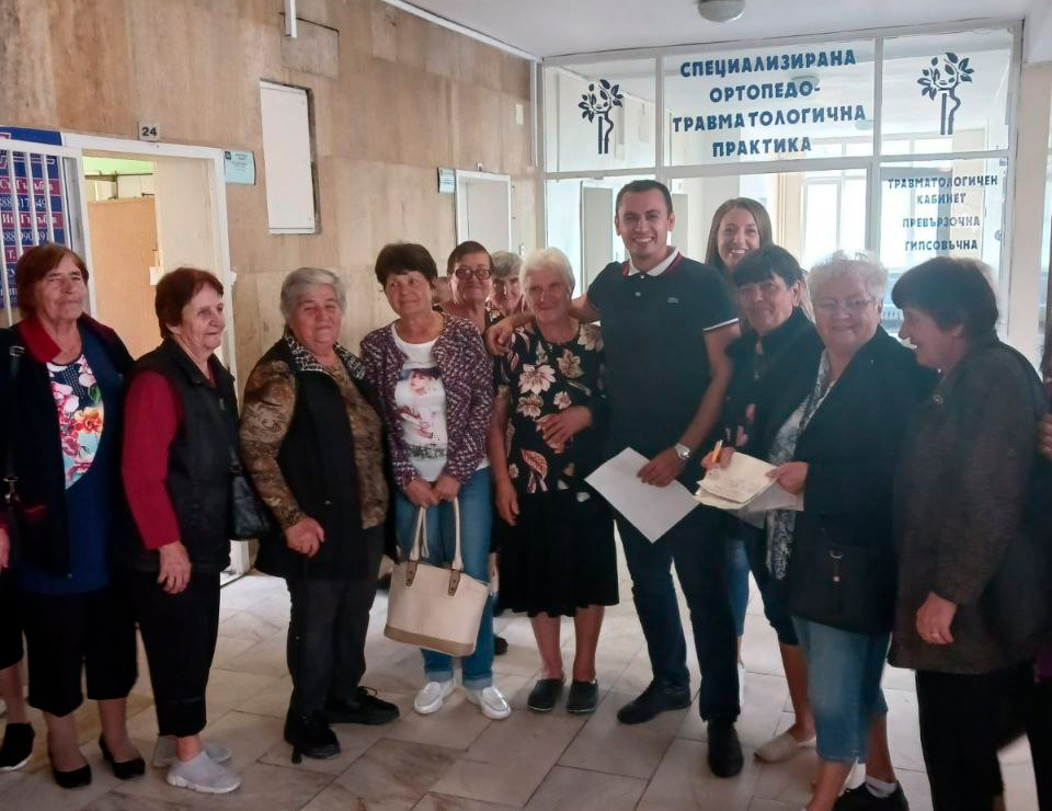 Началникът на Отделението по очни болести в болница „Лозенец“ прегледа над 40 пациенти  в Самоков